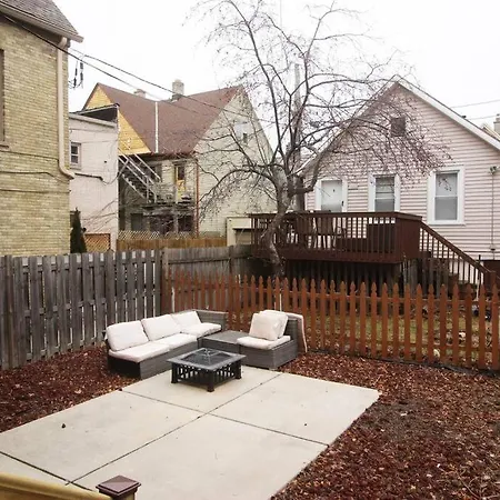 Renovated Brady St. Classic Milwaukee Exterior photo